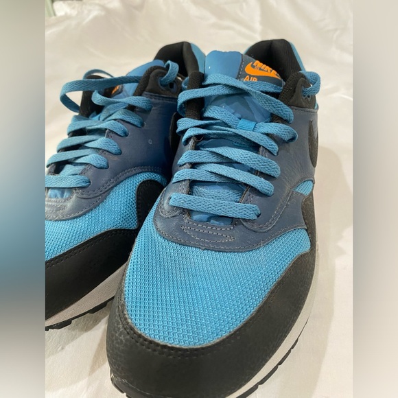 Nike Air shoes - Picture 4 of 5